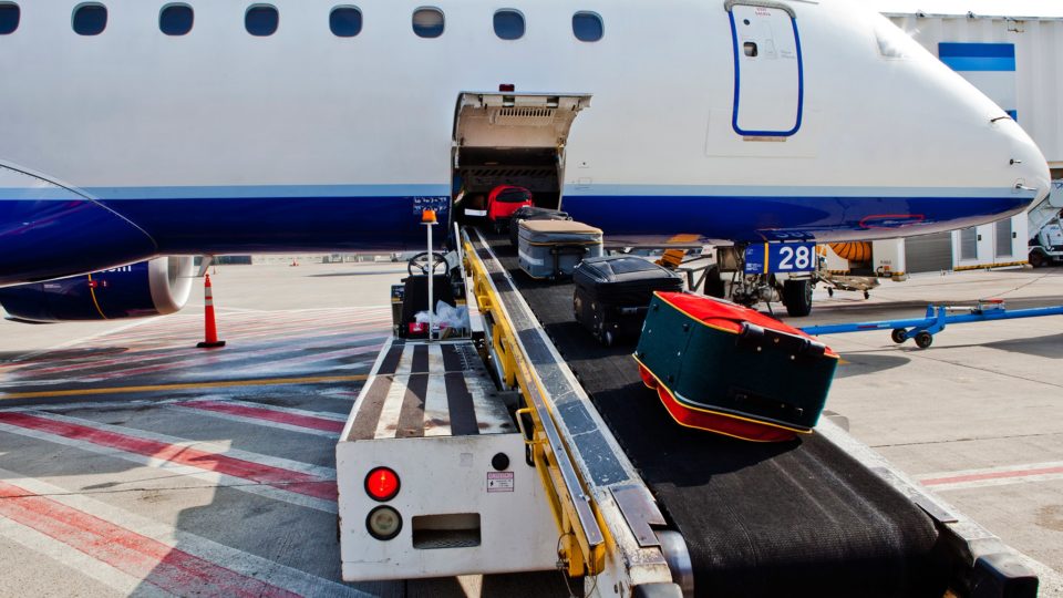 luggage-loading-plane-GettyImages-458222325